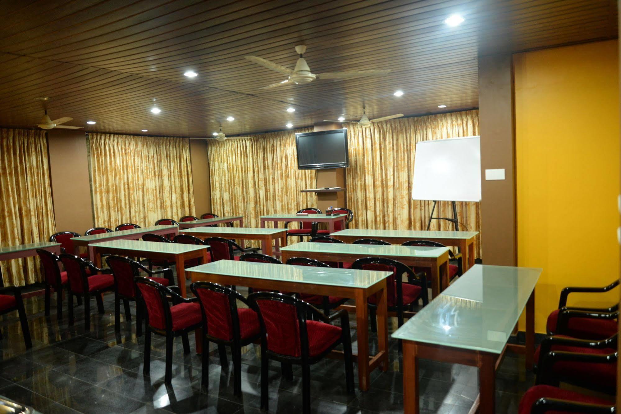 Dreams Hotel Kovalam Exterior photo